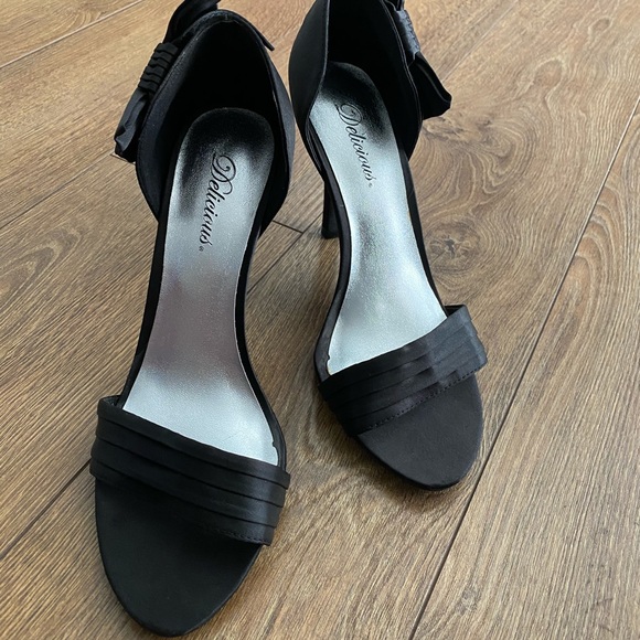 H&M heels black satin size 8.5 - Picture 2 of 3